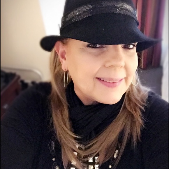 Proudly Recognized As Posh Ambassador Level II On 12/16/22 And Retained 4/1/2026 - Picture 4 of 17